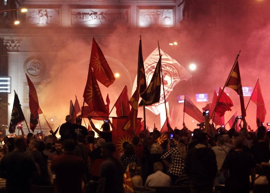 Οι Αλβανοί διχοτομούν τα Σκόπια: «Έρχεται εθνοτική διάσπαση μετά από συγκρούσεις» – Προμηνύουν επέμβαση του ΝΑΤΟ